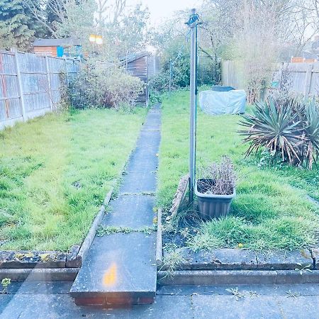 3 Bedroom Holiday House,Close To M6-Express Way To Centre Birmingham Exterior photo