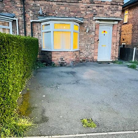3 Bedroom Holiday House,Close To M6-Express Way To Centre Birmingham Exterior photo