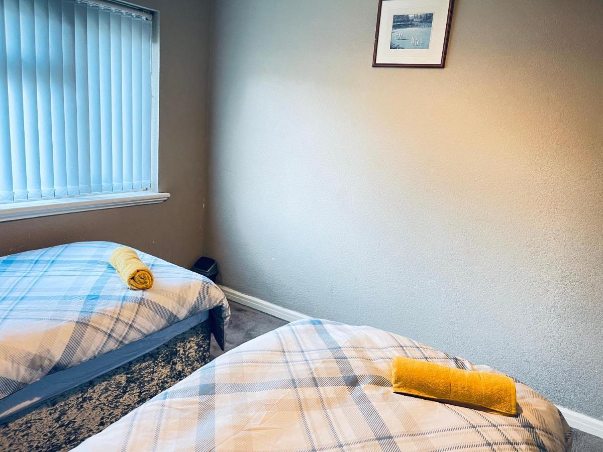 3 Bedroom Holiday House,Close To M6-Express Way To Centre Birmingham Exterior photo